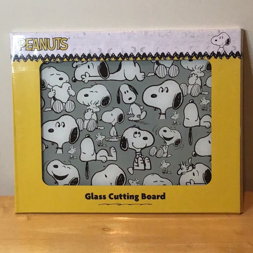 Peanuts Glass Cutting Board - Picture 11 of 13
